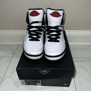 Air Jordan 2 Retro. White/ Varsity Red-Black. Boys Size 4